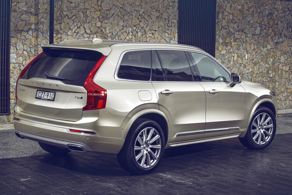Volvo XC90 T6 Momentum Reviews, Pricing