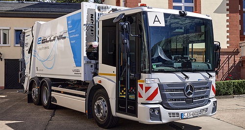 Mercedes-Benz tests e-trucks Down Under